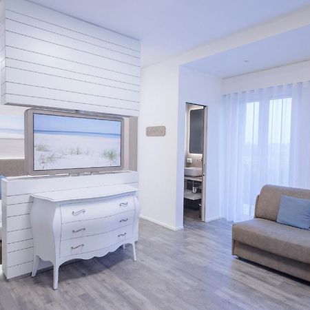 Hotel Liberty Beach - Parking & Beach Included Riccione Exteriér fotografie