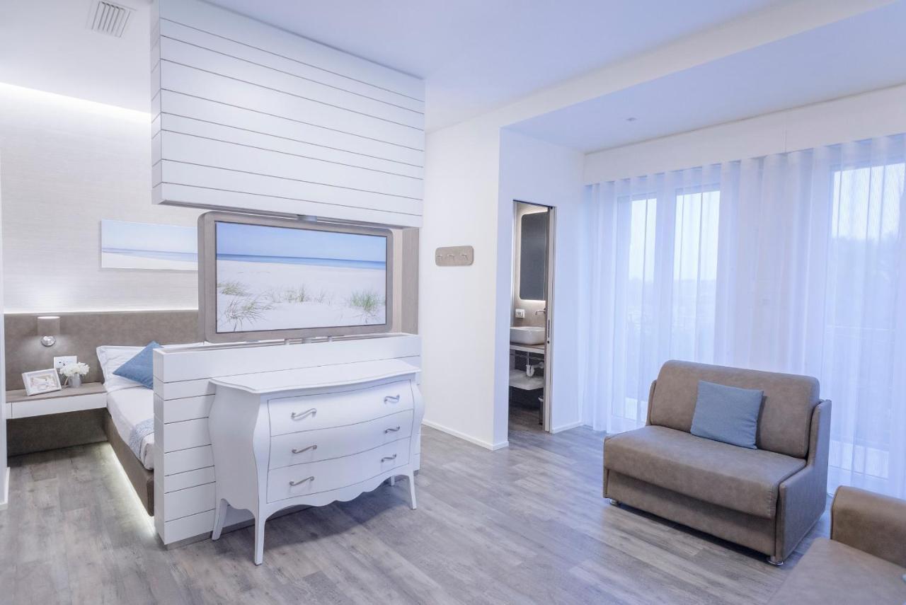 Hotel Liberty Beach - Parking & Beach Included Riccione Pokoj fotografie