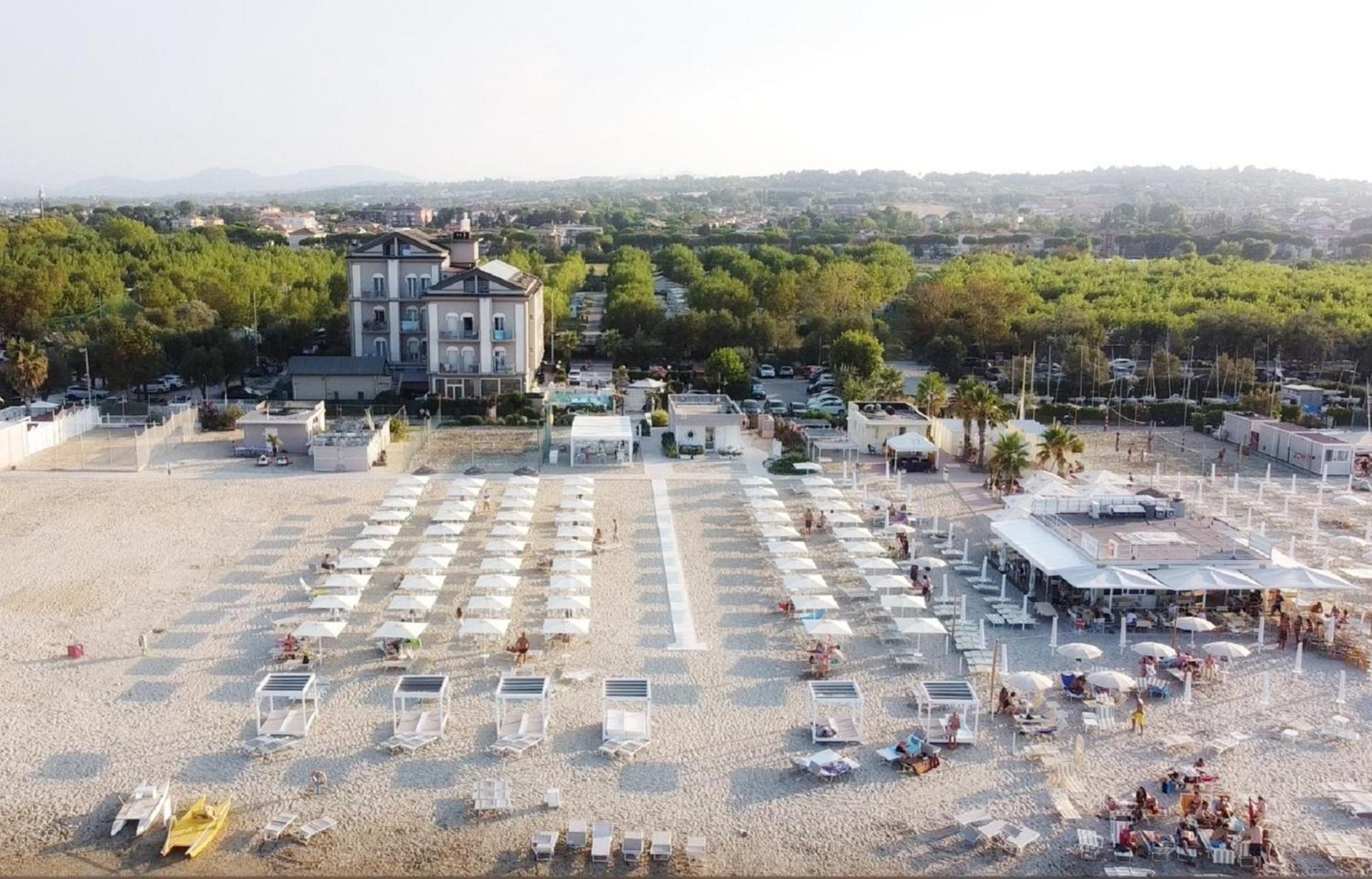 Hotel Liberty Beach - Parking & Beach Included Riccione Exteriér fotografie