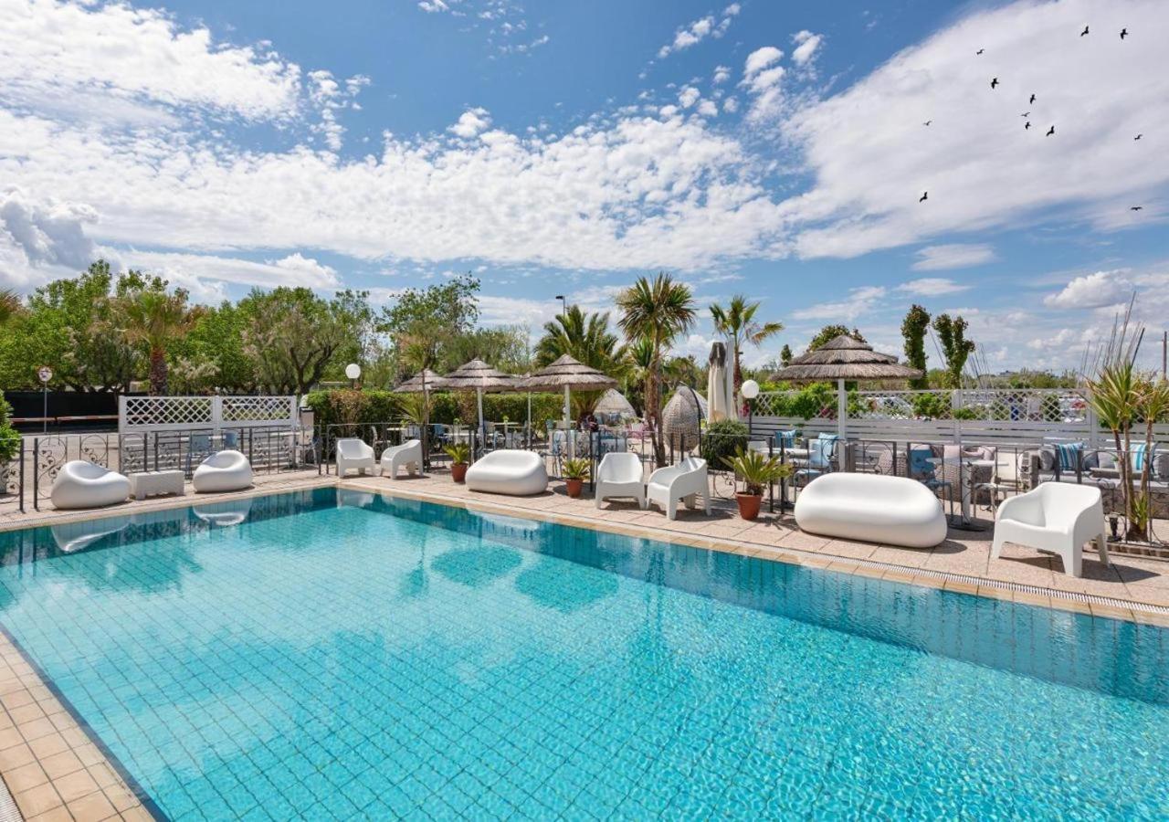 Hotel Liberty Beach - Parking & Beach Included Riccione Exteriér fotografie