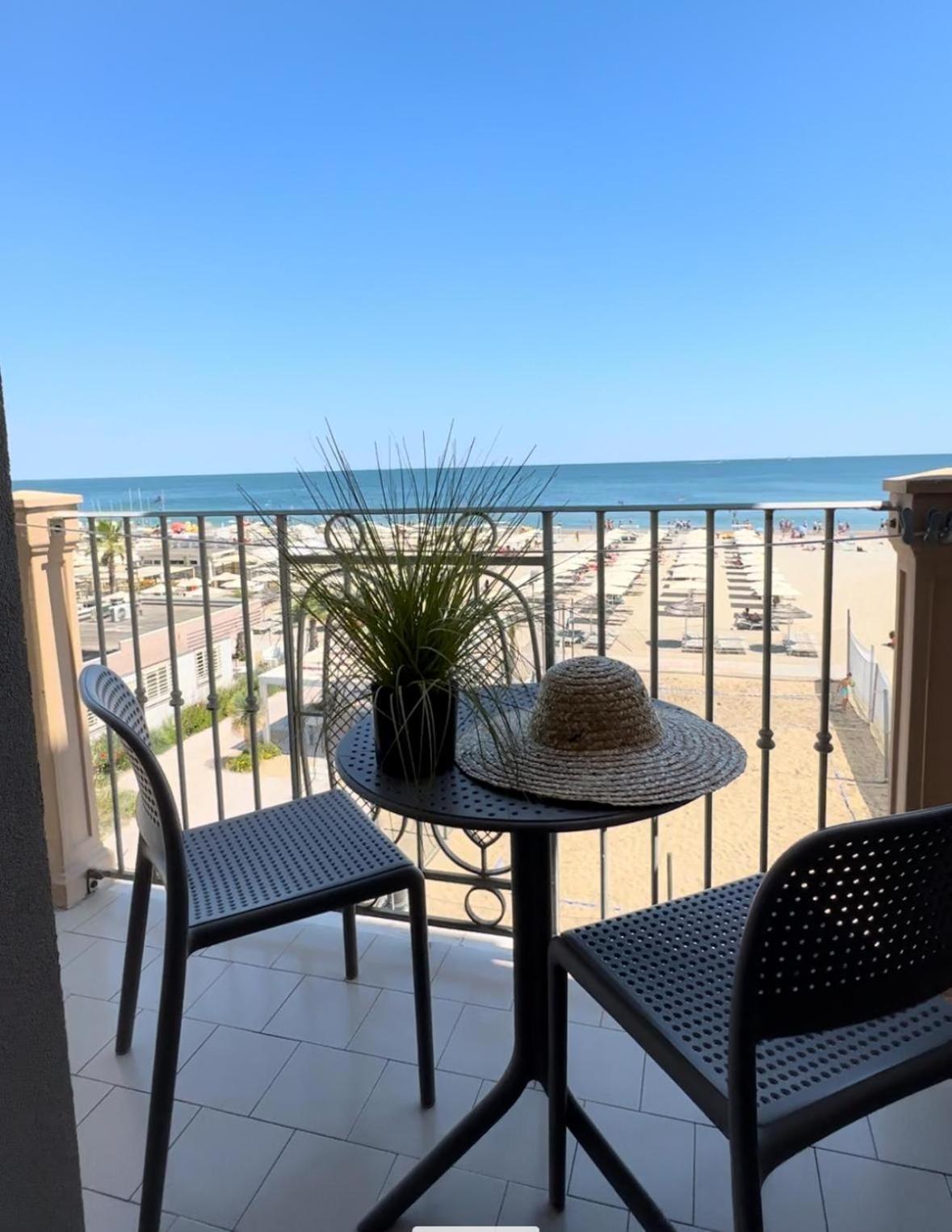 Hotel Liberty Beach - Parking & Beach Included Riccione Exteriér fotografie
