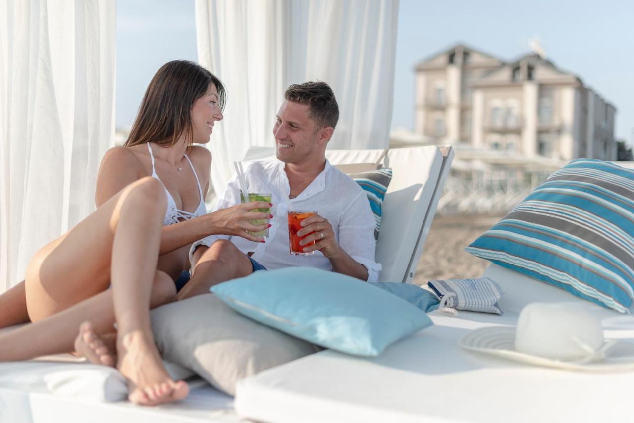 Hotel Liberty Beach - Parking & Beach Included Riccione Exteriér fotografie