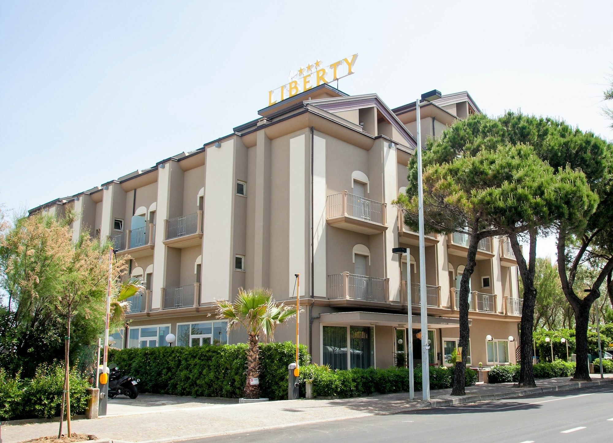 Hotel Liberty Beach - Parking & Beach Included Riccione Exteriér fotografie